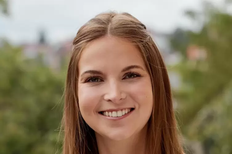 Kandidatin für die Wahl zur Deutschen Weinkönigin 2023: Lea Baßler, Pfalz