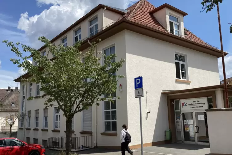 Pflegeeltern sind oft regelm&auml;&szlig;ige Besucher im Pirmasenser Jugendamt.