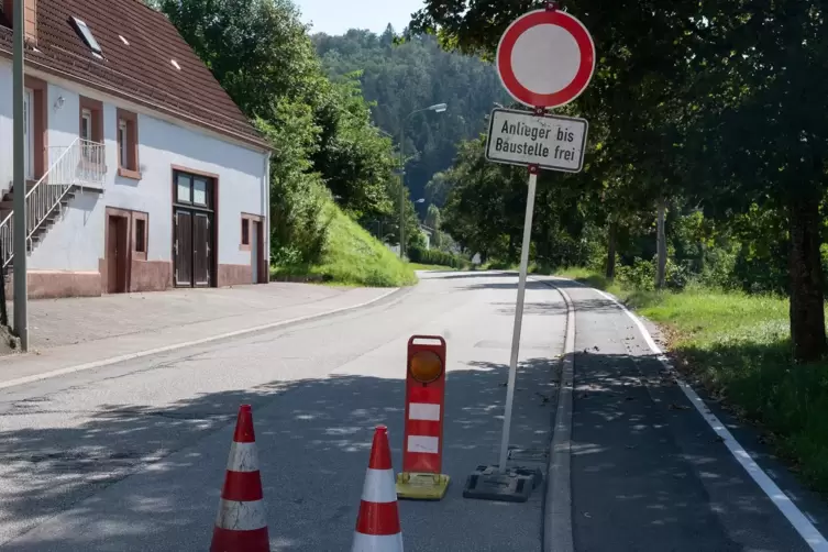 Die Straße zwischen Salzwoog und Ludwigswinkel war nach einem Unfall am 11. September von Sonntagnachmittag bis Montagnachmittag