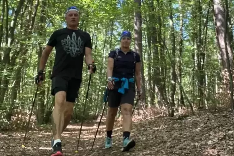 Yuriy Koroteev und Petra Hutera haben einige Nordic-Walking-Touren gemeinsam im Pfälzerwald unternommen.