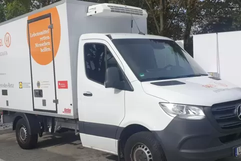 Die Namen der Sponsoren, die den Kauf des Transporters möglich gemacht haben, sind auf der Kühlbox nachzulesen.
