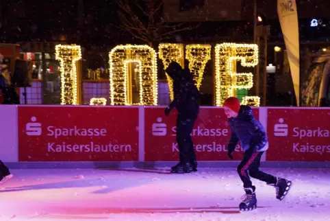 Im vergangenen Winter gab es eine Kunststoffbahn auf dem Schillerplatz. Sie wurde aber nicht gut angenommen. 