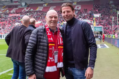 Torwartgenerationen: Sepp Stabel (links), längst auch Fan „seines“ FCK, und Ex-FCK-Keeper Roman Weidenfeller 2021. 