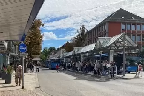 Der Platz am Busbahnhof ist nicht unbegrenzt, darauf wiesen Bauausschussmitglieder die Planer hin.