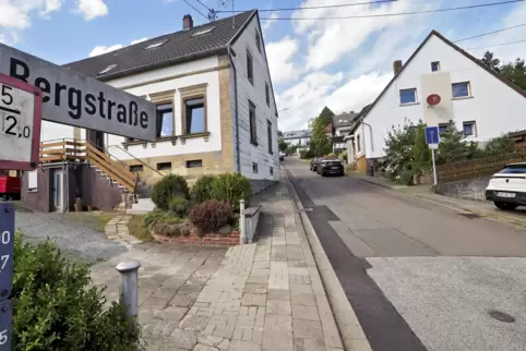 Soll in den kommenden Jahren grunderneuert werden: die Bergstraße in Wahnwegen.