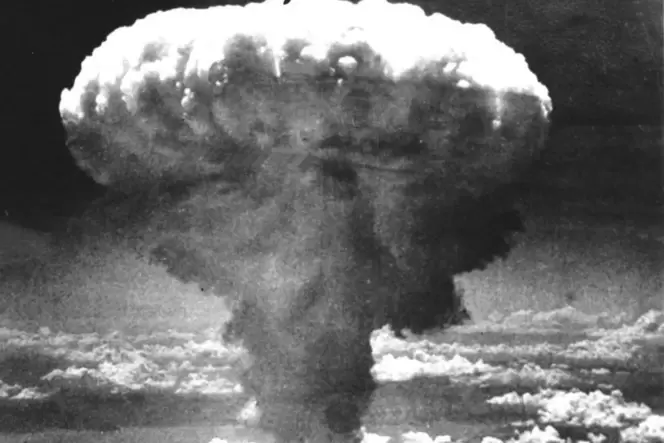 Der Atompilz, der am 9. August 1945 nach dem zweiten Bombenabwurf der Amerikaner über der japanischen Stadt Nagasaki aufstieg.