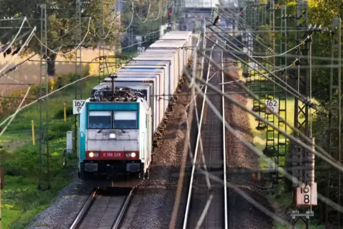 Güterzug: Wo sollen die zusätzlichen Gleise zwischen Mannheim und Karlsruhe gebaut werden? 