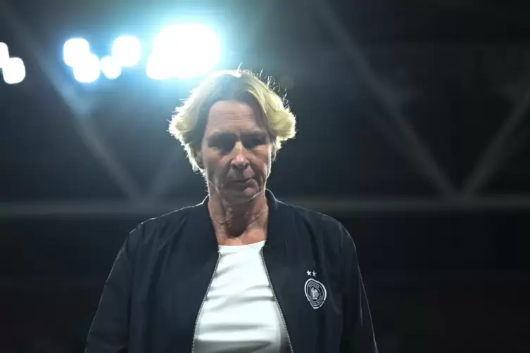 Trainerin Martina Voss-Tecklenburg ist nicht mehr unumstritten in der Frauen-Fu&szlig;ball-Nationalmannschaft.