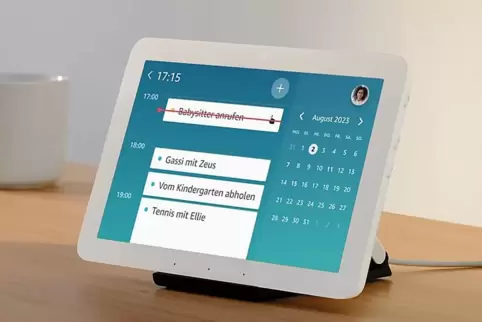Der neue Echo-Hub bietet ein 8-Zoll-Display. Eingebaut sind Näherungs- und Lichtsensor, dazu eine Kamera und drei Mikrofone.