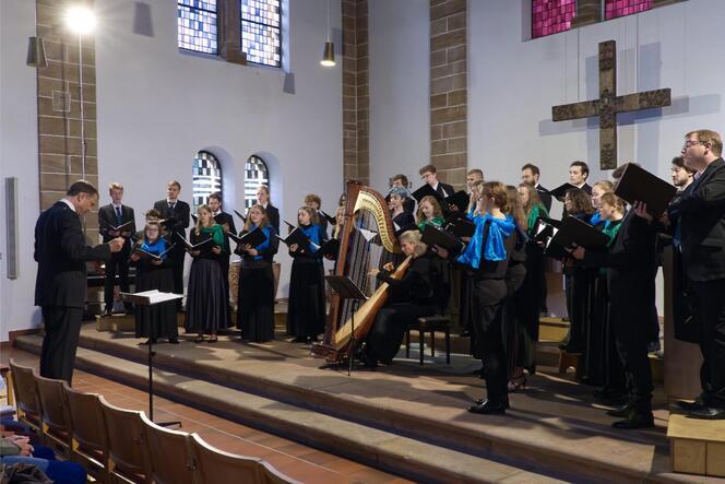 Die Jugendkantorei der Pfalz sang in der Protestantischen Kirche in Waldfischbach-Burgalben.