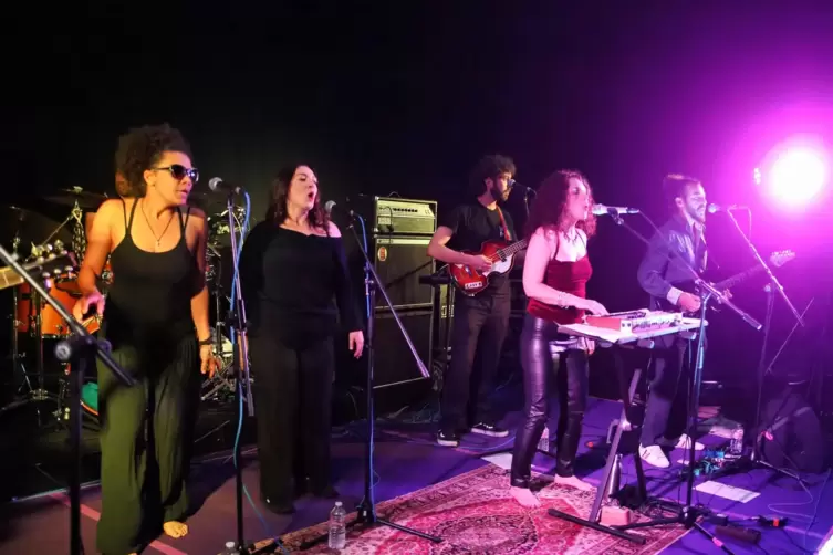 Die Desertrockband Bazaar im Kuseler Kinett. 
