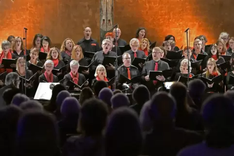 In der Friedenskirche in Ludwigshafen: der BASF-Chor „Swinging people“ singt.