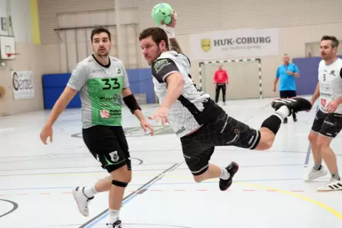 Weiße Weste: Fabian Hauck (am Ball) und der TSV Speyer.