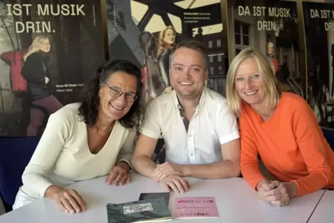 Organisier(t)en die Reihe „So um 5“ (von links): Christiane Palmen, Daniel Kroh und Hildegard Schattenberg. 