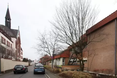 36,5 Millionen Euro: Die geschätzten Kosten für den Neubau der Caritas-Förderschule in Herxheim (rechts) sind erneut deutlich ge