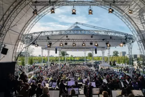 Konzert unter freiem Himmel: das Nationaltheater-Orchester will Klima- und Umweltschutz präsenter machen.