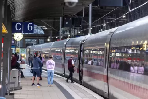 Eine Jugend-Bahncard rentiert sich oft schon für eine einzige ICE-Fahrt. Karten mit mehrjähriger Gültigkeit bis zum 19. Geburtst