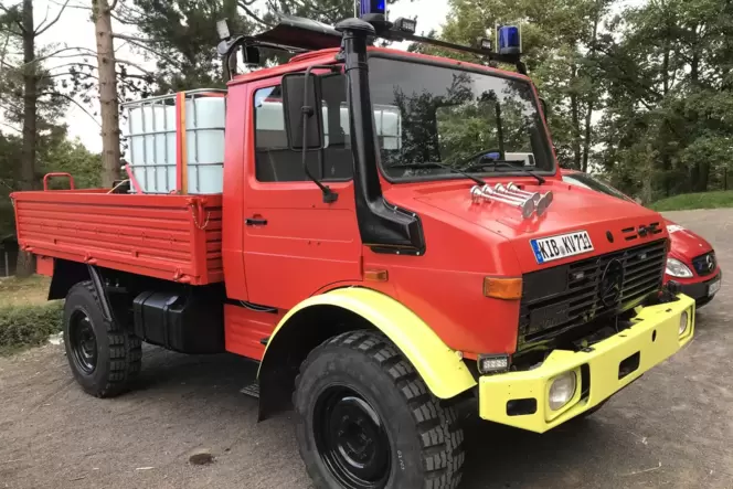 Beim Feuerwehrgipfel in Dannenfels wurde der Mehrzweck-Unimog des Katastrophenschutzes des Donnersbergkreises offiziell an die F