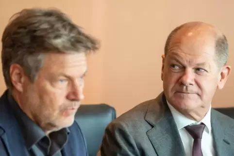 Im Krisenmodus: Bundeskanzler Olaf Scholz (SPD) und Vizekanzler Robert Habeck (Grüne) am Mittwoch in der Kabinettssitzung. 