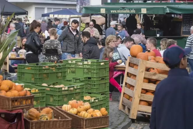 Produkte aus der Region und vieles mehr locken immer wieder etliche Besucher zum Bauernmarkt.