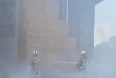 Das Feuer war in einer Lagerhalle ausgebrochen.