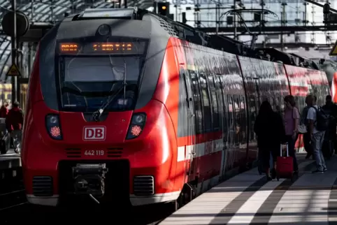 Durch die Einführung des Deutschlandtickets gibt es im Nahverkehr deutlich mehr Fahrgäste. In manchen Fällen muss deswegen das A