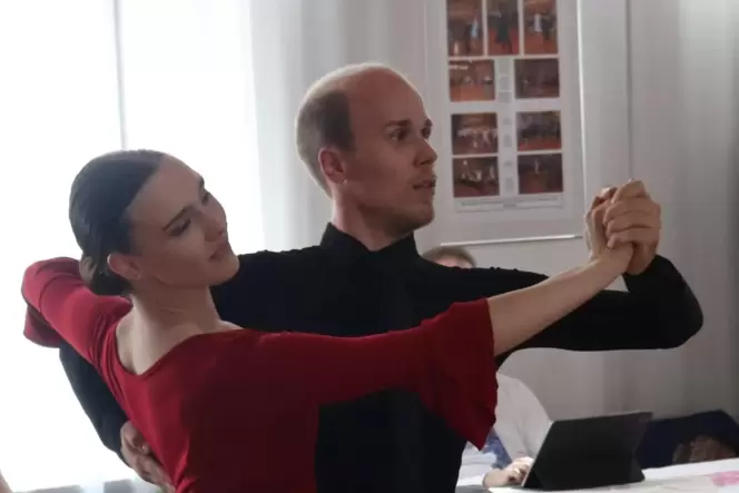 Das TC-Rot-Weiß-Tanzpaar Cosima Dörr und Sullivan Sadzik wurde Landesmeister im Standard Hauptgruppe D.