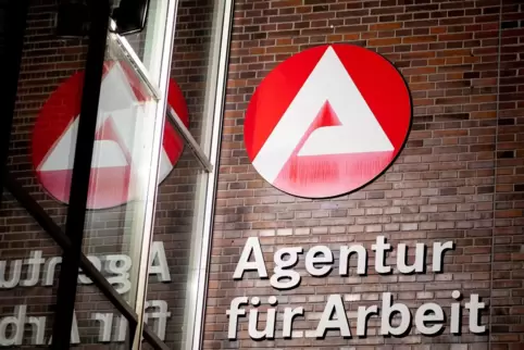 Es gibt weniger Arbeitslose als noch im August.