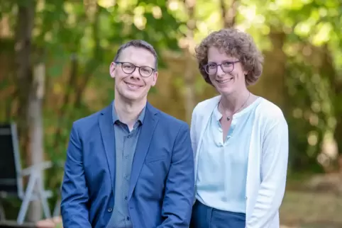 Mirjam und Arne Dembek sind ein eingespieltes Pfarrerteam. Auch als Dekane teilen sie sich ein Stelle. Mirjam Dembek konnte bei 