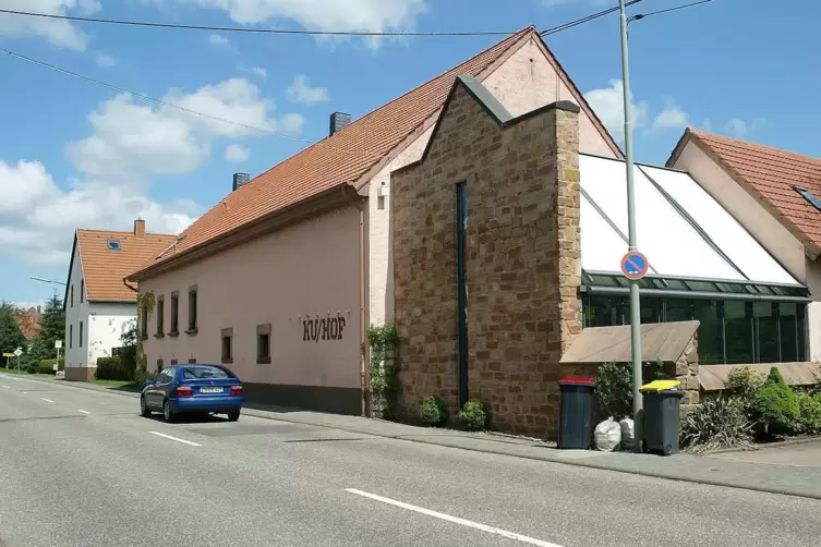 Das Galeriehaus liegt an der Hauptstra&szlig;e in M&ouml;rsbach. 