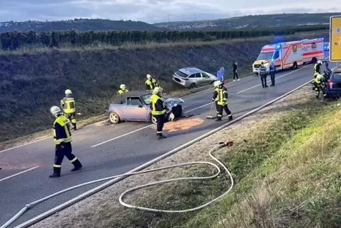 Die B271 war nach dem Unfall mehrere Stunden gesperrt. 