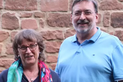Die Pfarreiratsvorsitzende und der Pfarrer: Gabriele Witt-Eßwein und Martin Tiator. 
