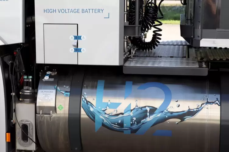 Die beiden Tanks fassen je 40 Kilogramm fl&uuml;ssigen Wasserstoff und funktionieren wie eine Thermoskanne. Schlie&szlig;lich muss die Temp