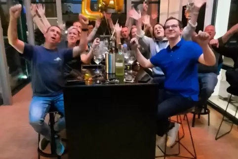 Großer Jubel in der Kelterhaus-Lounge, als Lea die Bühne betritt. 