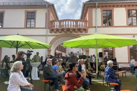 Für etwa 8,5 Millionen Euro saniert: der Leininger Oberhof bei der Einweihungsfeier. 