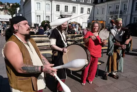 Die Musikgruppe Heiderney spielte auf Herzogplatz.