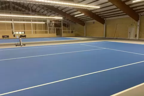 Neuer Belag, neue Beleuchtung: In der Schifferstadter Tennishalle wird in der anstehenden Tennis-Hallensaison auf Rebound Ace ge