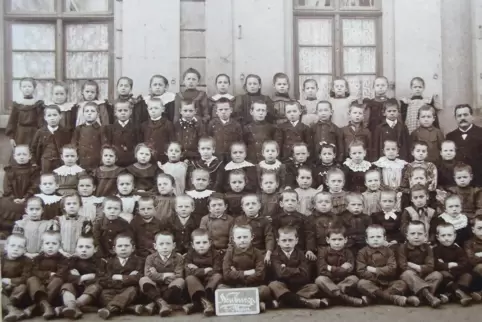 Klassenfoto Neuburg 1910. 