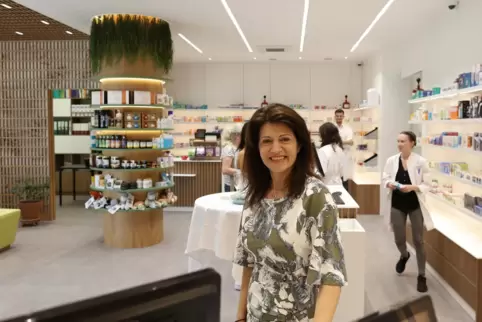 Im Juni konnte Inhaberin Johanna Gemenetzi die sanierte und umgebaute Olympia-Apotheke wieder eröffnen.