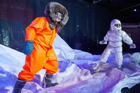 Im Stück „Hummer & Durst“ sind die neuen Schauspieler Josephine Raschke und Dennis Bodenbinder bereits zu erleben. 