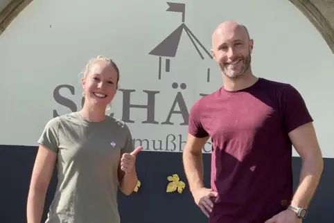 Anna Krauß wird von Frank Schäfer bei allen Arbeiten im Weingut eingesetzt. 