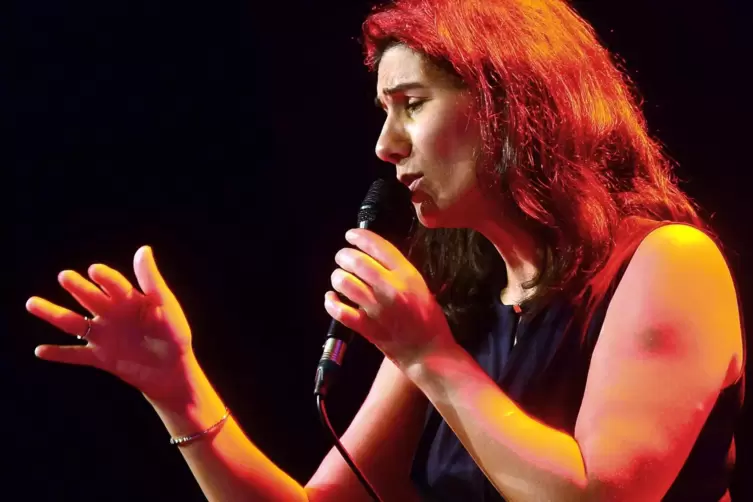 Als Tochter iranischer Migranten in Deutschland geboren: Cymin Samawatie sang zu Beginn des Eröffnungskonzerts von Enjoy Jazz. 