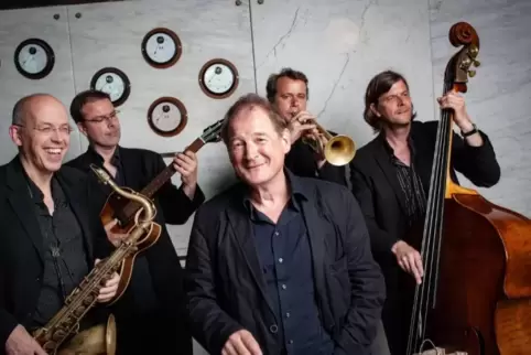 Burghart Klaußner und seine Band.