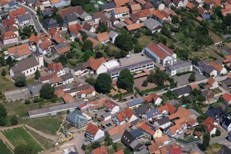 Die Grundschule Minfeld auf einer Luftaufnahme aus dem Jahr 2019. 