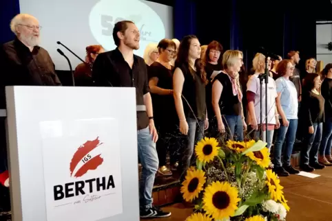 Starker Auftritt: „Berthas Chor“ unterhielt am 50. Geburtstag. 