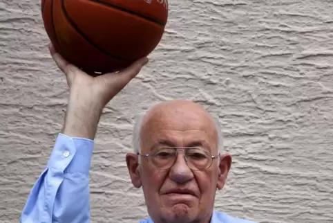 Sportlich war der Basketball sein Leben: Paul Geib. Sportlich war der Basketball sein Leben: Paul Geib.