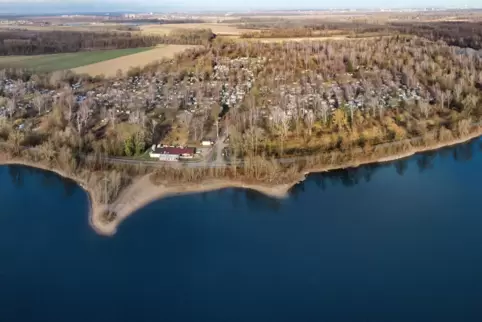 Das Campinggebiet „Auf der Au“ liegt zwischen Waldsee und Altrip. 
