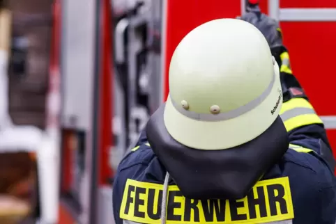 Ein Jahr dauert es, bis neue Feuerwehrkleidung nach Böhl-Iggelheim geliefert werden kann. 