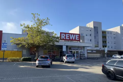 Seit 2010 gibt es die Rewe-Filiale im Dorschbergzentrum.