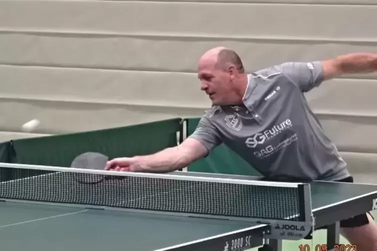 Tischtennis ist eine der sportlichen Passionen des 52-J&auml;hrigen. 
